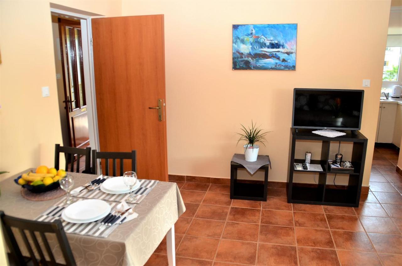 Apartment Renata Ловран Екстер'єр фото