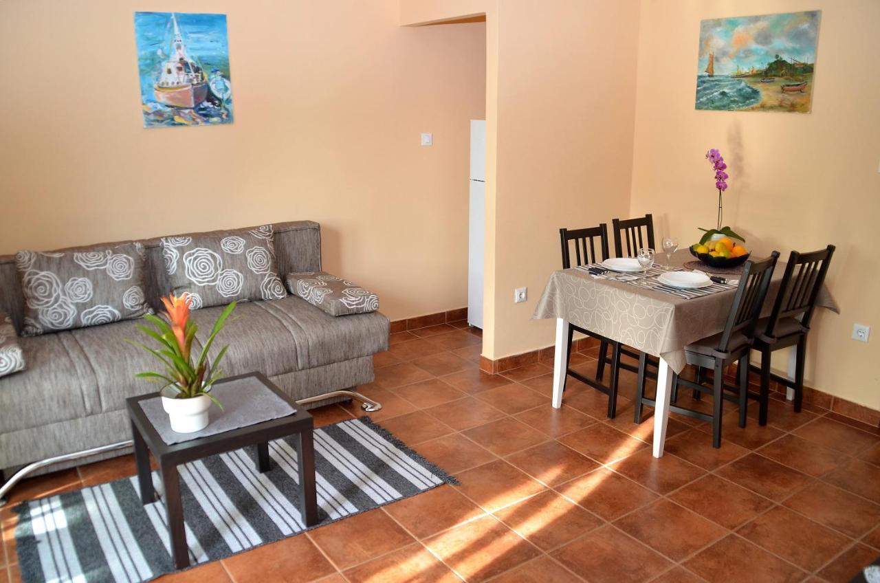 Apartment Renata Ловран Екстер'єр фото
